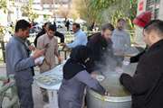 برپایی ایستگاه صلواتی و توزیع آش نذری به مناسبت شهادت حضرت زهرا (س) در بیمارستان رازی