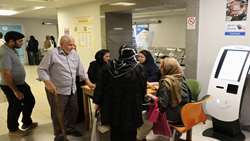 برپایی ایستگاه سلامت و ارائه خدمات رایگان کنترل فشار خون و قند خون در بیمارستان پوست رازی
