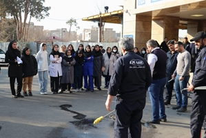 برگزاری کلاس آموزشی اطفاء حریق با حضور کارشناس آتش نشانی در بیمارستان رازی