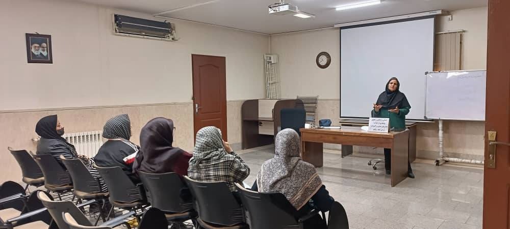 برگزاری کلاس آموزشی پیشگیری از آنفولانزا و غربالگری سلامت در سرای محله سنگلج