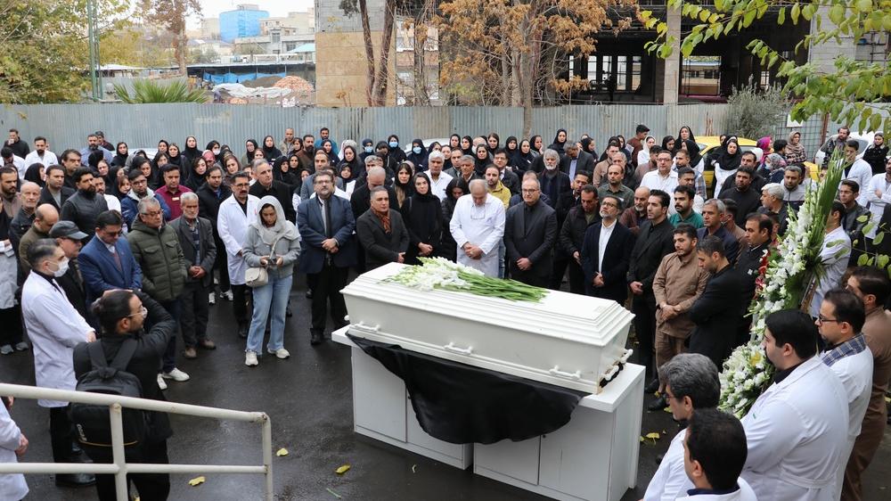 برگزاری مراسم تشییع پیکر استاد فقید؛ پروفسور شیدا شمس دواچی در بیمارستان پوست رازی