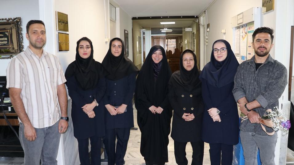 تقدیر زهره قوامی آزاد مدیر بیمارستان پوست رازی از واحد منابع انسانی