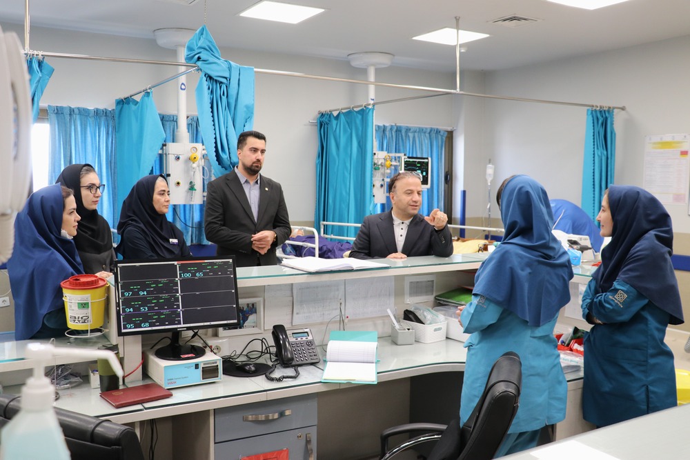 عیادت مدیریت رفاه و سلامت کارکنان دانشگاه از همکار بستری بیمارستان پوست رازی و برگزاری نشست هم‌اندیشی با مدیران