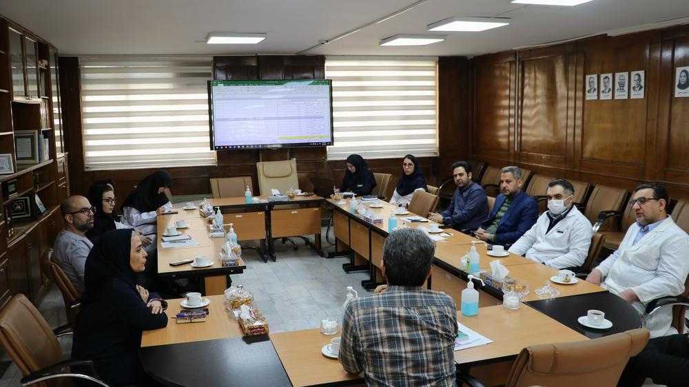  برگزاری جلسه تیم مدیریت و رهبری بیمارستان پوست رازی در دفتر ریاست